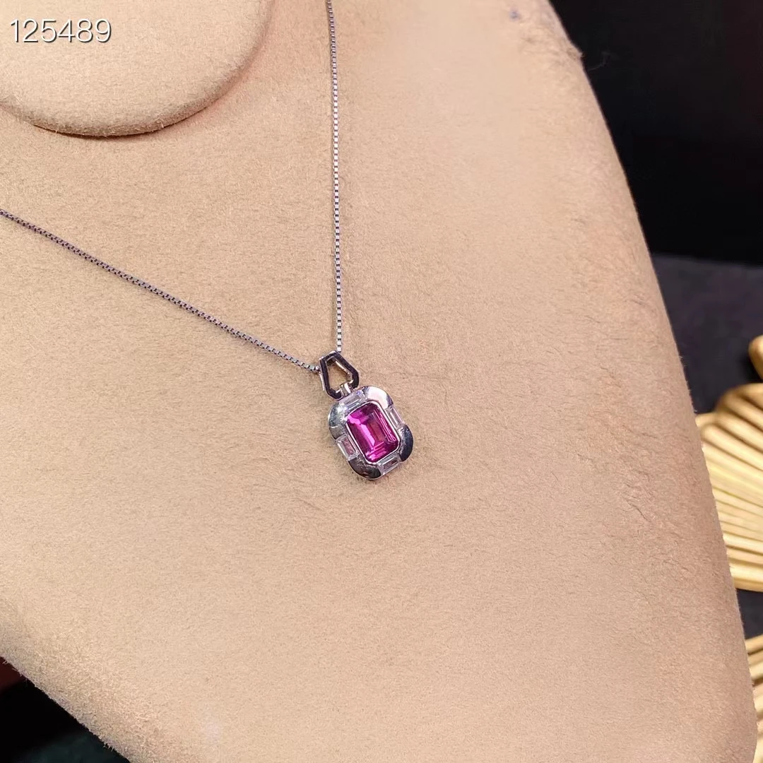 VVS Grade Pyrope Garnet Necklace Pendant 4mm*6mm 0.55ct Natural Garnet Pendant 925 Silver Gemstone Jewelry with Gold Plated
VVS Grade Pyrope Garnet Necklace Pendant 4mm*6mm 0.55ct Natural Garnet Pendant 925 Silver Gemstone Jewelry with Gold Plated