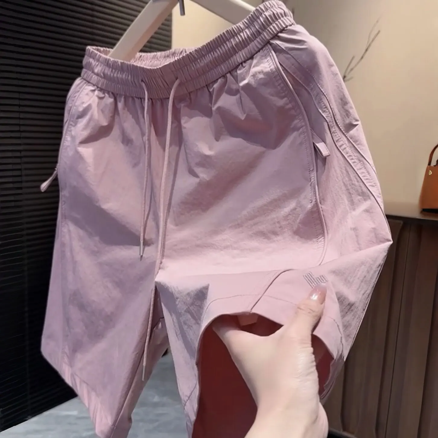 Men's Summer Casual Loose Fit Short Shorts Thin Breathable Four-Five Inch Waist Elastic Band Workwear Comfortable Polyester F...
Men's Summer Casual Loose Fit Short Shorts Thin Breathable Four-Five Inch Waist Elastic Band Workwear Comfortable Polyester F...