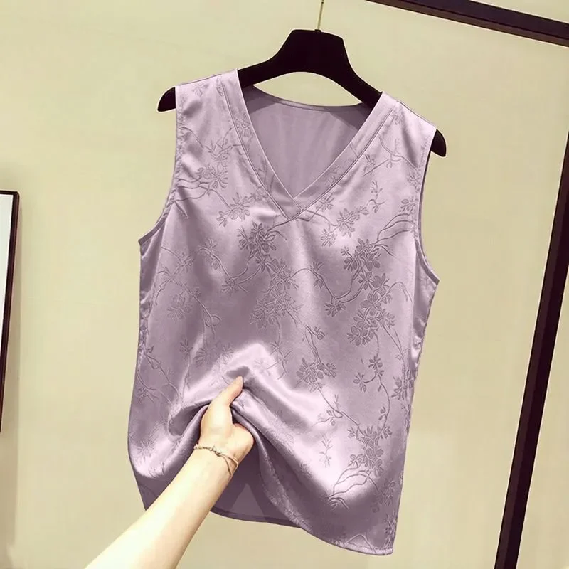 Lavender Floral Embroidered V Neck Sleeveless Tank Top for Women Elegant Summer Casual Wear Lightweight Satin Vest
Lavender Floral Embroidered V Neck Sleeveless Tank Top for Women Elegant Summer Casual Wear Lightweight Satin Vest