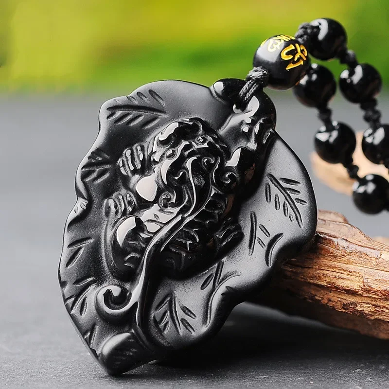 Natural Obsidian Handmade Carved Bamboo Leaf Pendant Fashion Fine Jewelry Men's and Women's Money Attracting Necklace
Natural Obsidian Handmade Carved Bamboo Leaf Pendant Fashion Fine Jewelry Men's and Women's Money Attracting Necklace