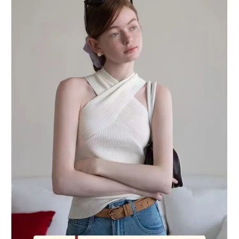 Design Halter Rib Knit Top Women Summer Slim Cropped Sleeveless Blouse
Design Halter Rib Knit Top Women Summer Slim Cropped Sleeveless Blouse