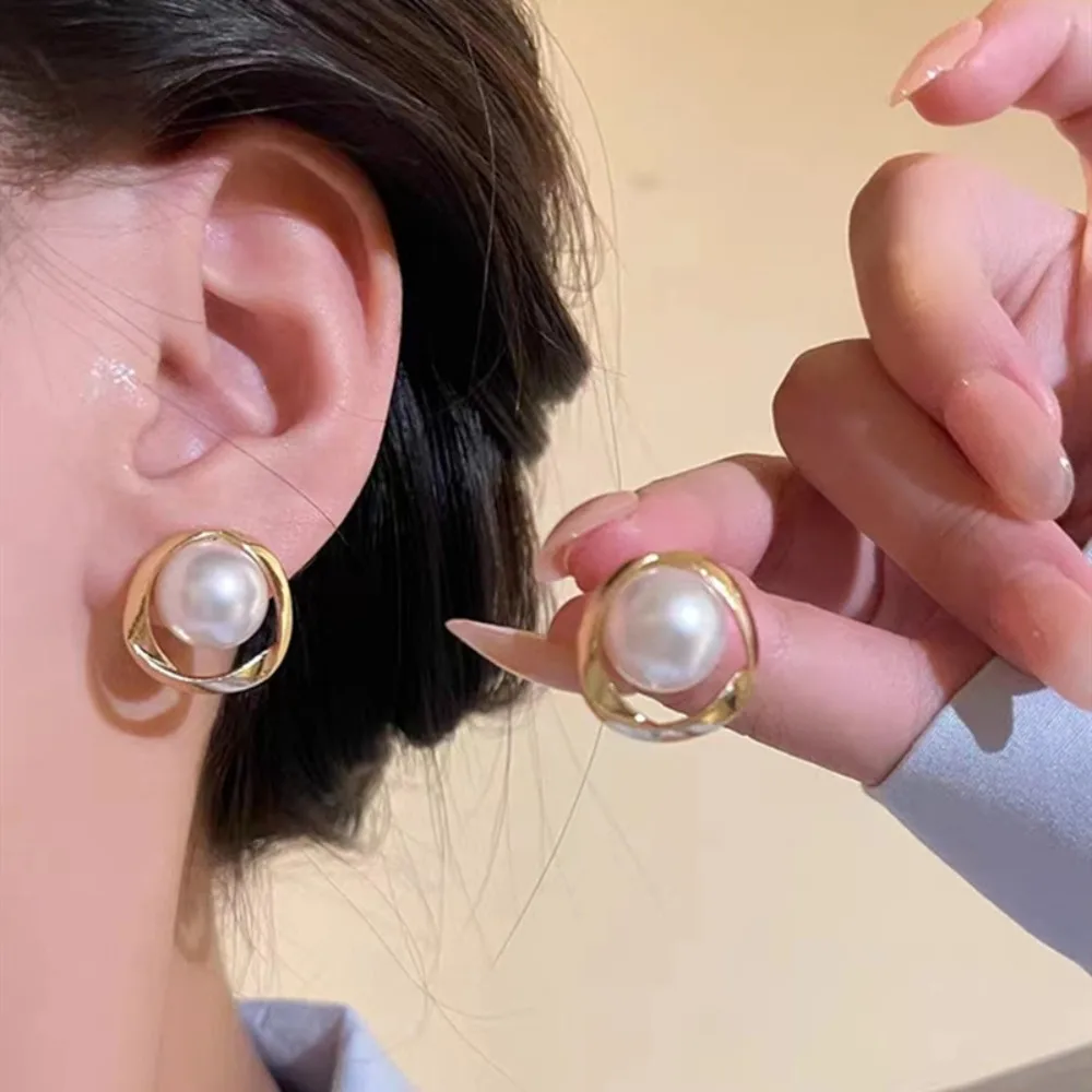 Alloy Stud Earrings with Imitation Pearl Beads and 925 Sterling Silver Pins Golden Round
Alloy Stud Earrings with Imitation Pearl Beads and 925 Sterling Silver Pins Golden Round