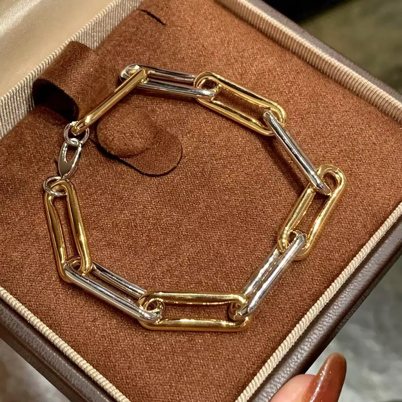 High Quality 925 Sterling Silver Gold And Silver Mix Bracelet for Women Stylish Jewelry Party Accessory Gift
High Quality 925 Sterling Silver Gold And Silver Mix Bracelet for Women Stylish Jewelry Party Accessory Gift