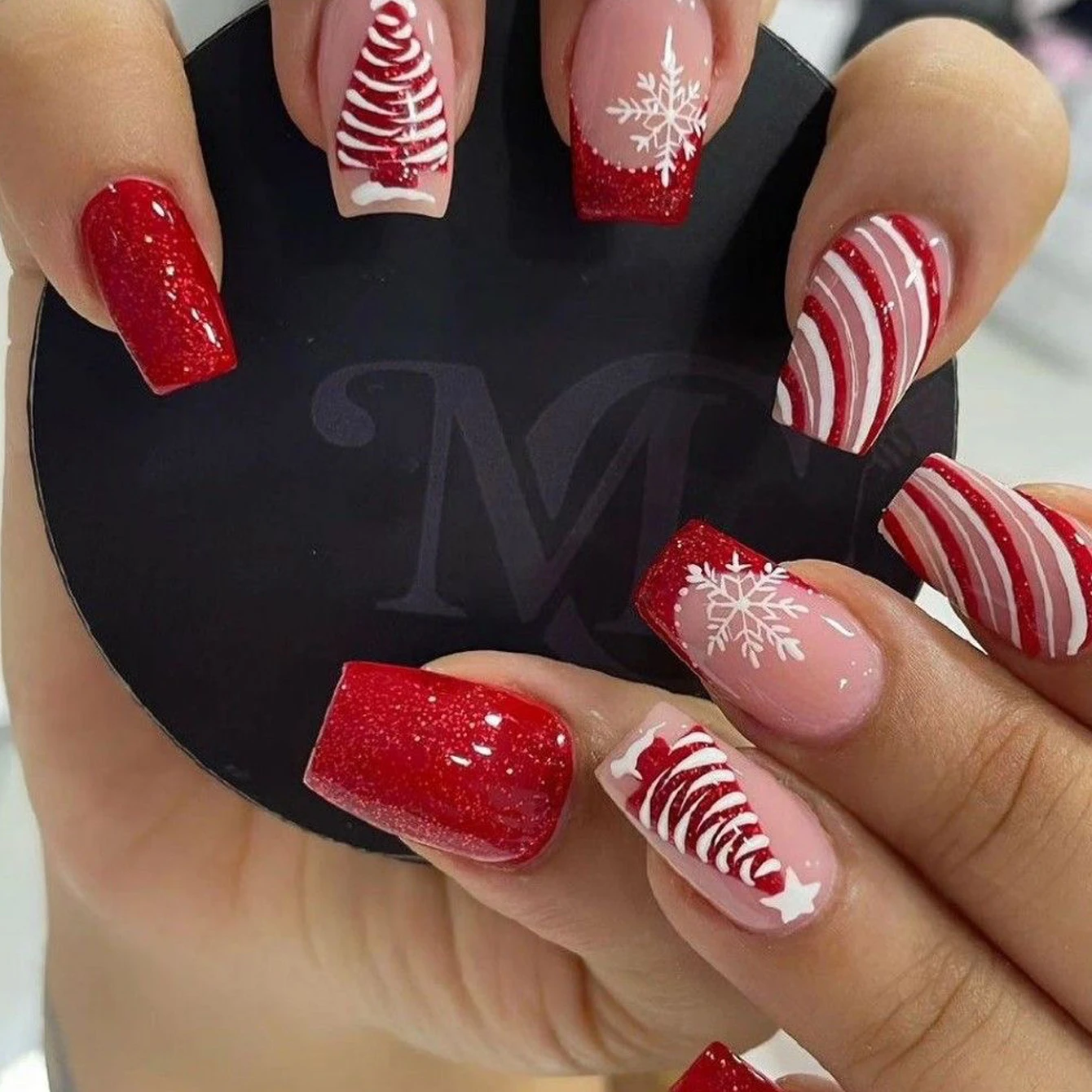 24PCS Rectangular Fake Nails With Red Christmas Tee Design, Red Glitter Press Nails French Pointed Acrylic Nails Christmas Gift
24PCS Rectangular Fake Nails With Red Christmas Tee Design, Red Glitter Press Nails French Pointed Acrylic Nails Christmas Gift