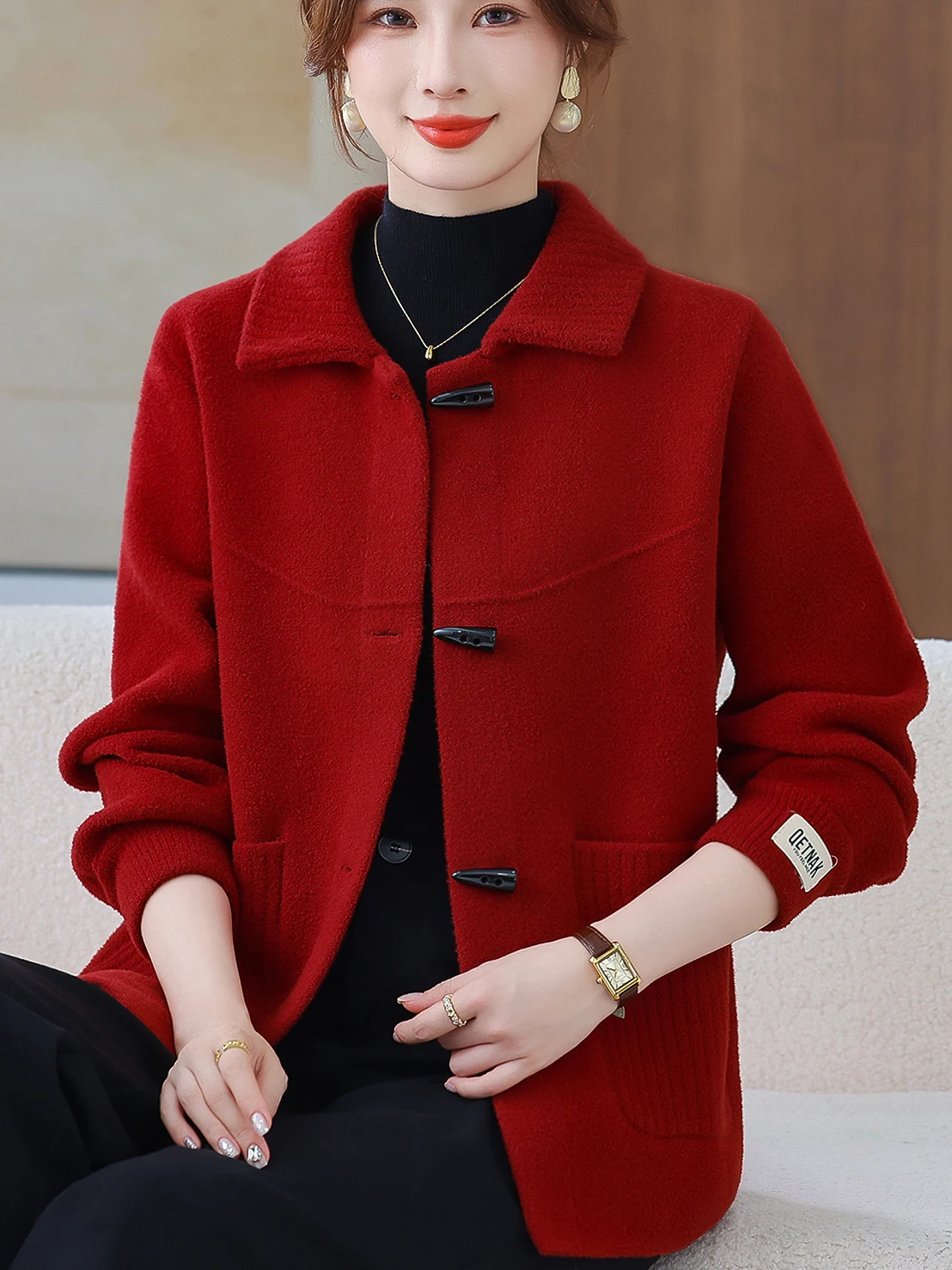 Red Woolen Coat Short Style Button up Collar Pockets Fashionable Mommy Clothes for Middle-Aged And Elderly Women
Red Woolen Coat Short Style Button up Collar Pockets Fashionable Mommy Clothes for Middle-Aged And Elderly Women