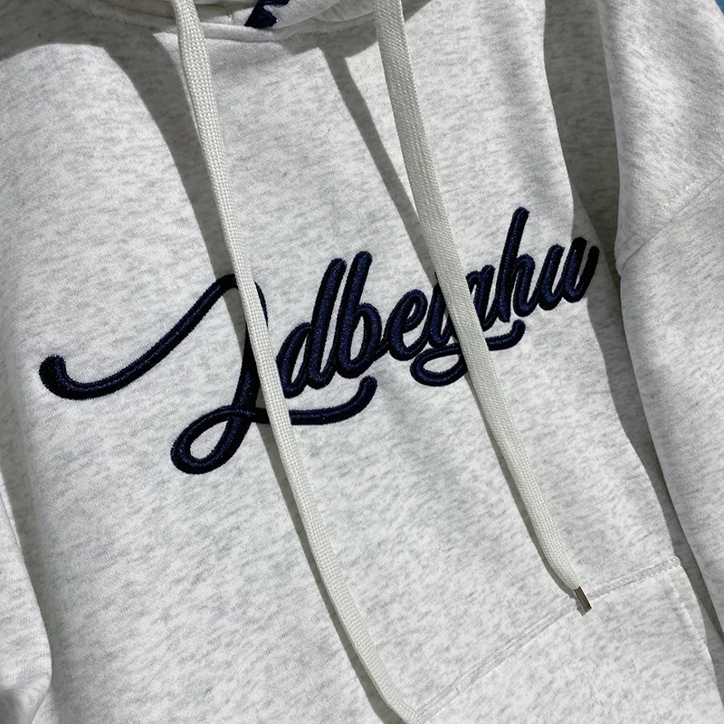 Корейский стильный свободный свитшот с вышивкой и круглым вырезом для женщин, модный осенне-зимний новый вельветовый худи для повседневной носки
Корейский стильный свободный свитшот с вышивкой и круглым вырезом для женщин, модный осенне-зимний новый вельветовый худи для повседневной носки