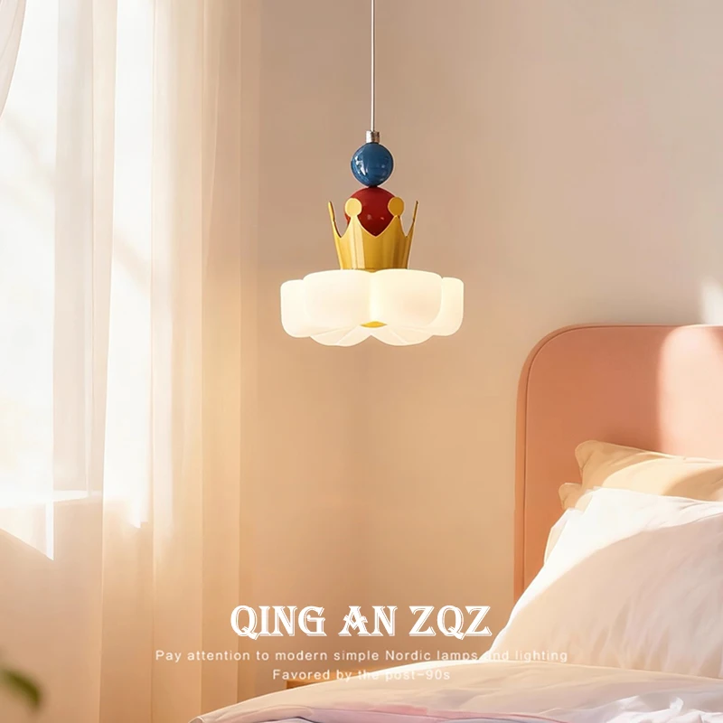 Люстры для детской комнаты в стиле Мемфис, светодиодные цветные лампы с короной, теплая комната принцессы, детская комната, прикроватная люстра для спальни для мальчиков и девочек
Люстры для детской комнаты в стиле Мемфис, светодиодные цветные лампы с короной, теплая комната принцессы, детская комната, прикроватная люстра для спальни для мальчиков и девочек
