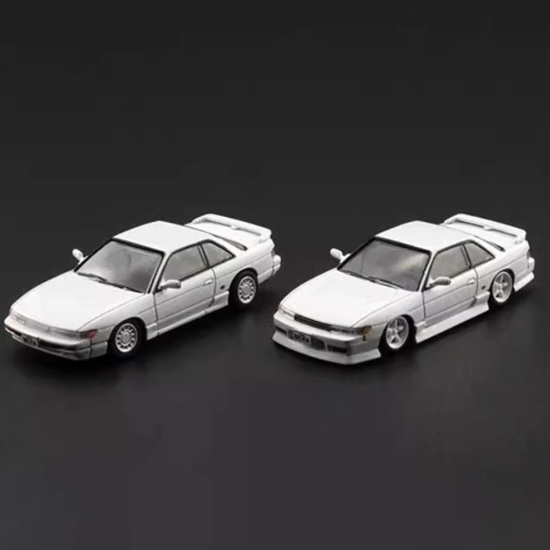 BMC литой под давлением масштаб 1:64 Silvia S13 сплав имитация модели автомобиля статическая коллекция украшенные праздничные подарки игрушки сувенирный подарок
BMC литой под давлением масштаб 1:64 Silvia S13 сплав имитация модели автомобиля статическая коллекция украшенные праздничные подарки игрушки сувенирный подарок
