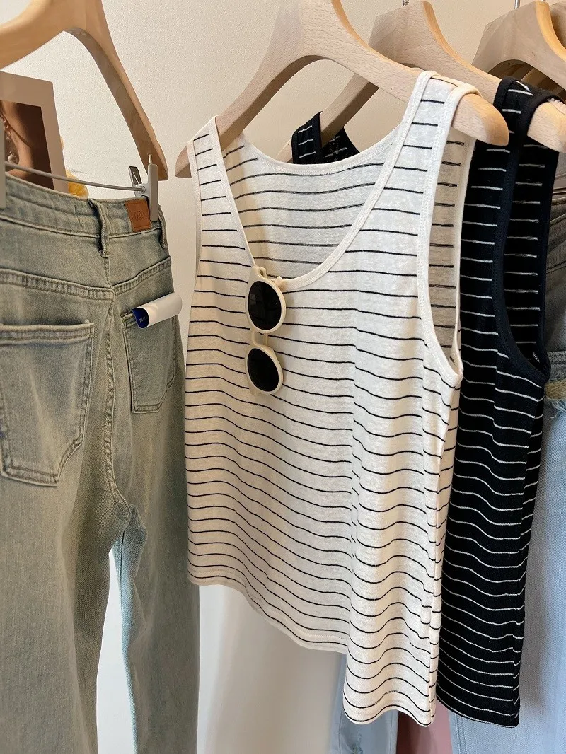 Soft Comfortable Thin Stripe Pattern Women's Tank Top Sleeveless Drapey Style Breathable Korean Version Summer Outerwear
Soft Comfortable Thin Stripe Pattern Women's Tank Top Sleeveless Drapey Style Breathable Korean Version Summer Outerwear