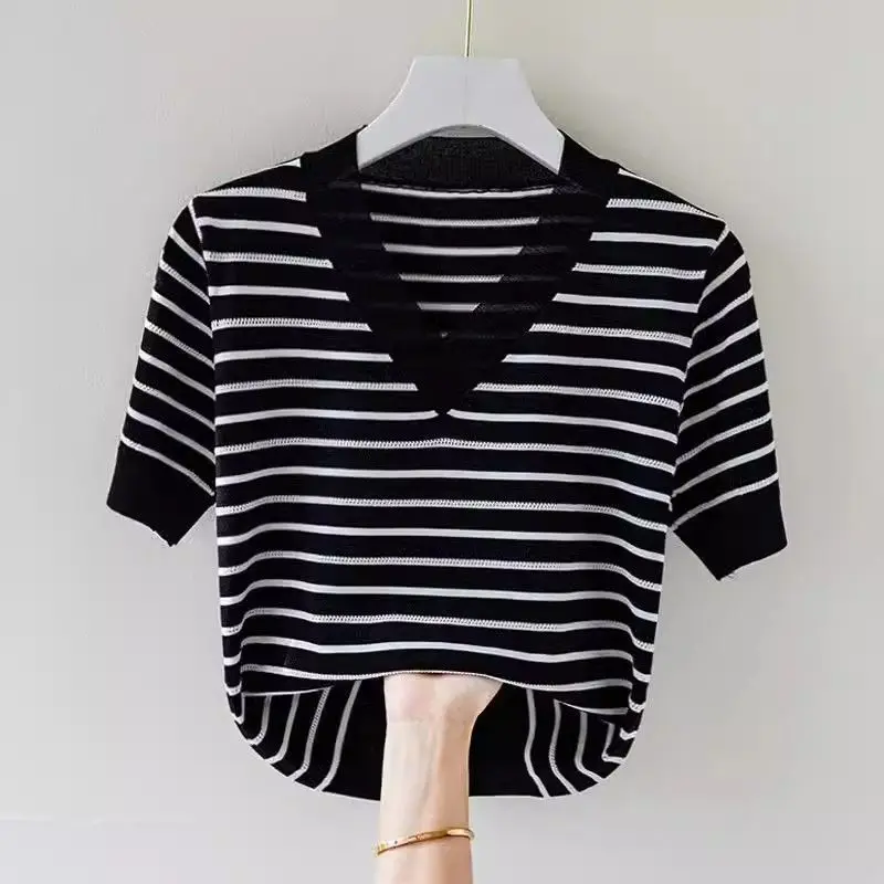 Summer Ice Silk Stripe Short Sleeve Women's T-Shirt Thin Knitted Loose Fashionable Versatile Casual Style V-Neck Top
Summer Ice Silk Stripe Short Sleeve Women's T-Shirt Thin Knitted Loose Fashionable Versatile Casual Style V-Neck Top