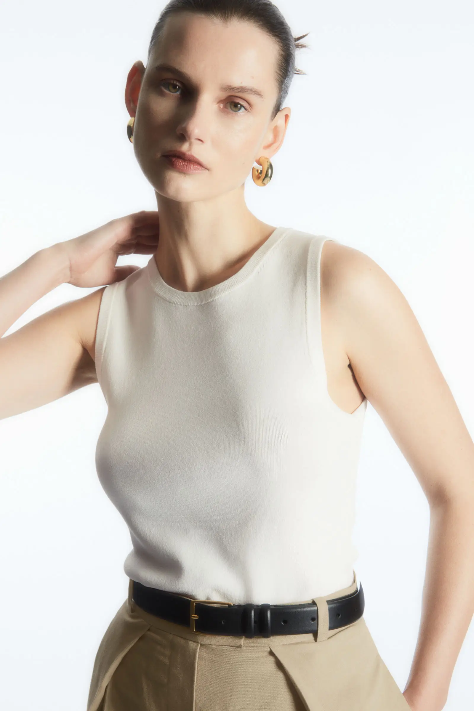 Ethereal MD 2025 cos summer new style of Women's casual standard round neck ribbed knitted vest
Ethereal MD 2025 cos summer new style of Women's casual standard round neck ribbed knitted vest