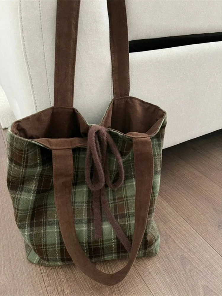 Korean Vintage Casual Bowknot Plaid Handbags Y2k Aesthetic Women Shoulder Bags Streetwear Fashion Underarm Bag
Korean Vintage Casual Bowknot Plaid Handbags Y2k Aesthetic Women Shoulder Bags Streetwear Fashion Underarm Bag