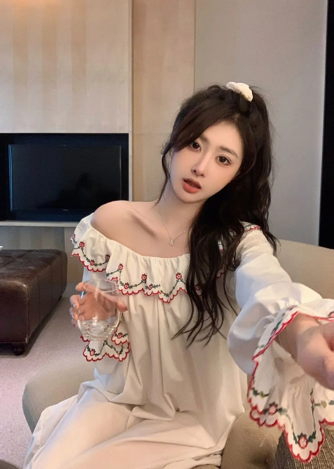 Mid-length Nightgown for Women Korean Style Cute Embroidered Long-sleeved Home Clothes Pajamas Sleepwear Cotton Women's Dress
Mid-length Nightgown for Women Korean Style Cute Embroidered Long-sleeved Home Clothes Pajamas Sleepwear Cotton Women's Dress