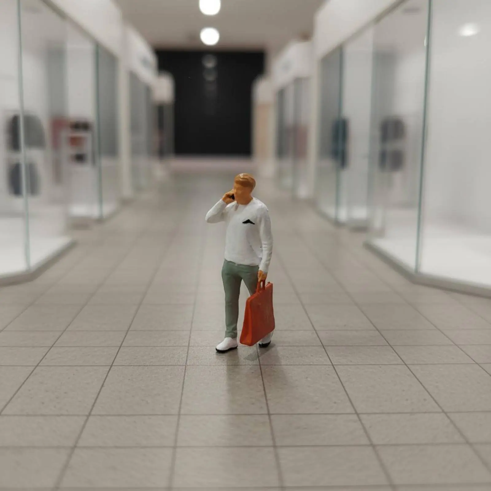 Набор из 6 коллекционных миниатюрных фигурок покупателей, масштаб 1:64, из полимерной смолы
Набор из 6 коллекционных миниатюрных фигурок покупателей, масштаб 1:64, из полимерной смолы