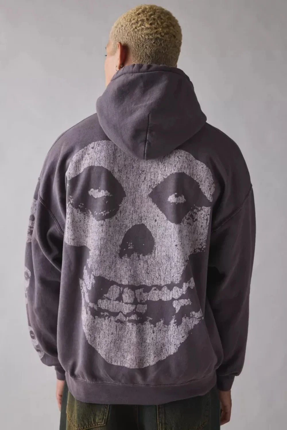 Misfits Skull Graphic Hoodie: Classic punk, iconic skull, zip/crewneck, durable prints, favored by band/streetwear lovers.
Misfits Skull Graphic Hoodie: Classic punk, iconic skull, zip/crewneck, durable prints, favored by band/streetwear lovers.