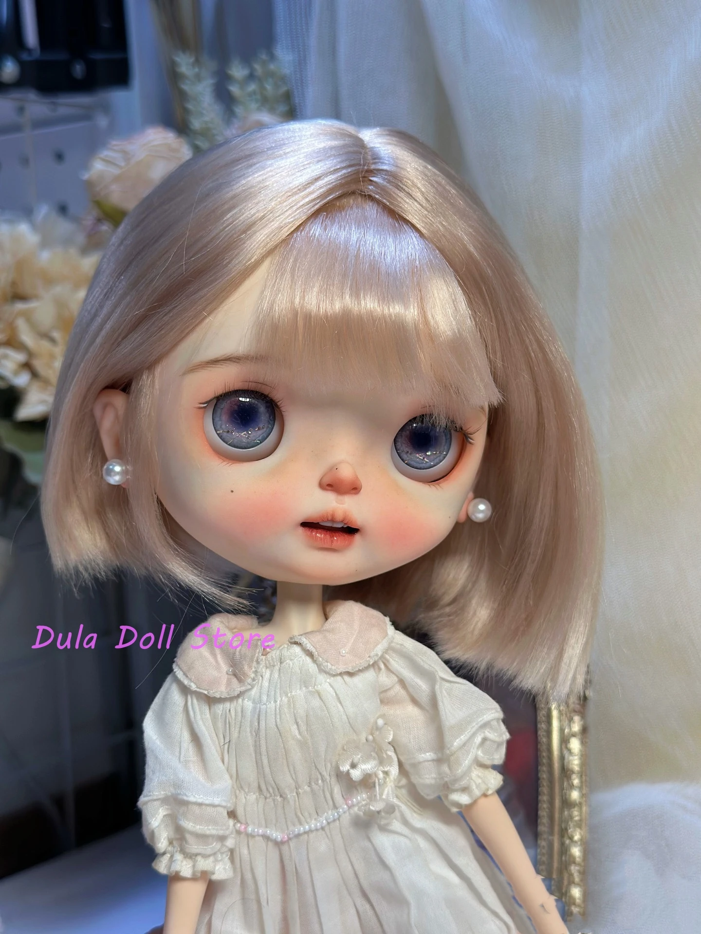 Dula Doll Wigs for Blythe Qbaby natural Mohair Permanently straight blonde hair hard seams for 9-10 inch head
Dula Doll Wigs for Blythe Qbaby natural Mohair Permanently straight blonde hair hard seams for 9-10 inch head