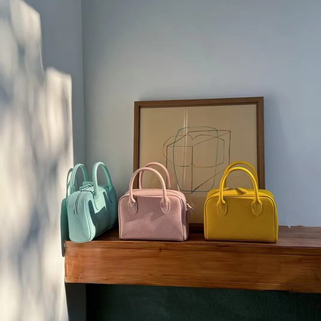 FIRMRANCH Trendy Dopamine Paired With Fresh Sweet Square Hand-Held Boston Bag Women's Cowhide Diagonal Cross Purse Colorful Hobo
FIRMRANCH Trendy Dopamine Paired With Fresh Sweet Square Hand-Held Boston Bag Women's Cowhide Diagonal Cross Purse Colorful Hobo