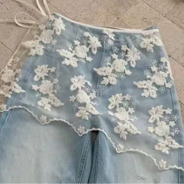 Retro Chic Lace Trimmed Square Shawl Fashionable Spring Summer Women's Apron Headscarf Versatile Layering Accessory
Retro Chic Lace Trimmed Square Shawl Fashionable Spring Summer Women's Apron Headscarf Versatile Layering Accessory