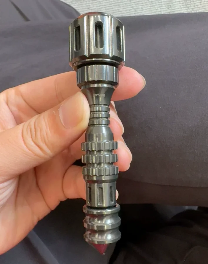 Used EDC B.M Screw handle+zirconium alloy+hammer+rotor spinner Fingertip gyroscope Decompression toys
Used EDC B.M Screw handle+zirconium alloy+hammer+rotor spinner Fingertip gyroscope Decompression toys