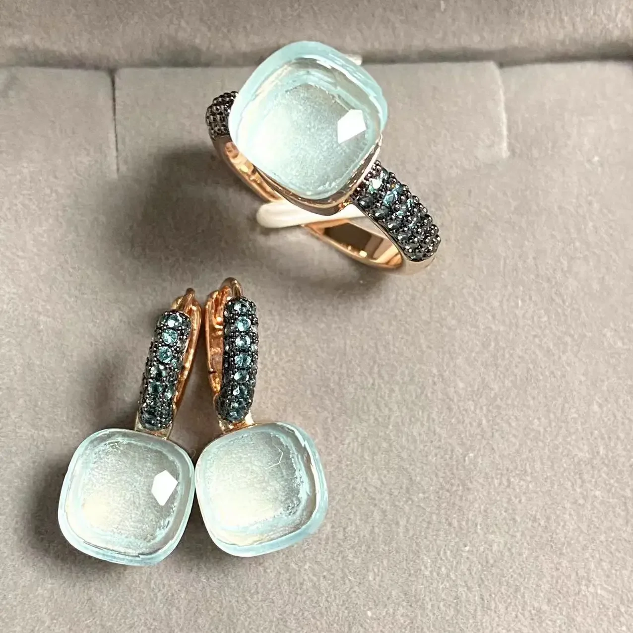 Кольца, серьги, комплект ювелирных изделий, инкрустация, синий топаз, циркон для женщин, цвета макарон, карамельный кристалл, соответствующий подарок для вечеринки
Кольца, серьги, комплект ювелирных изделий, инкрустация, синий топаз, циркон для женщин, цвета макарон, карамельный кристалл, соответствующий подарок для вечеринки