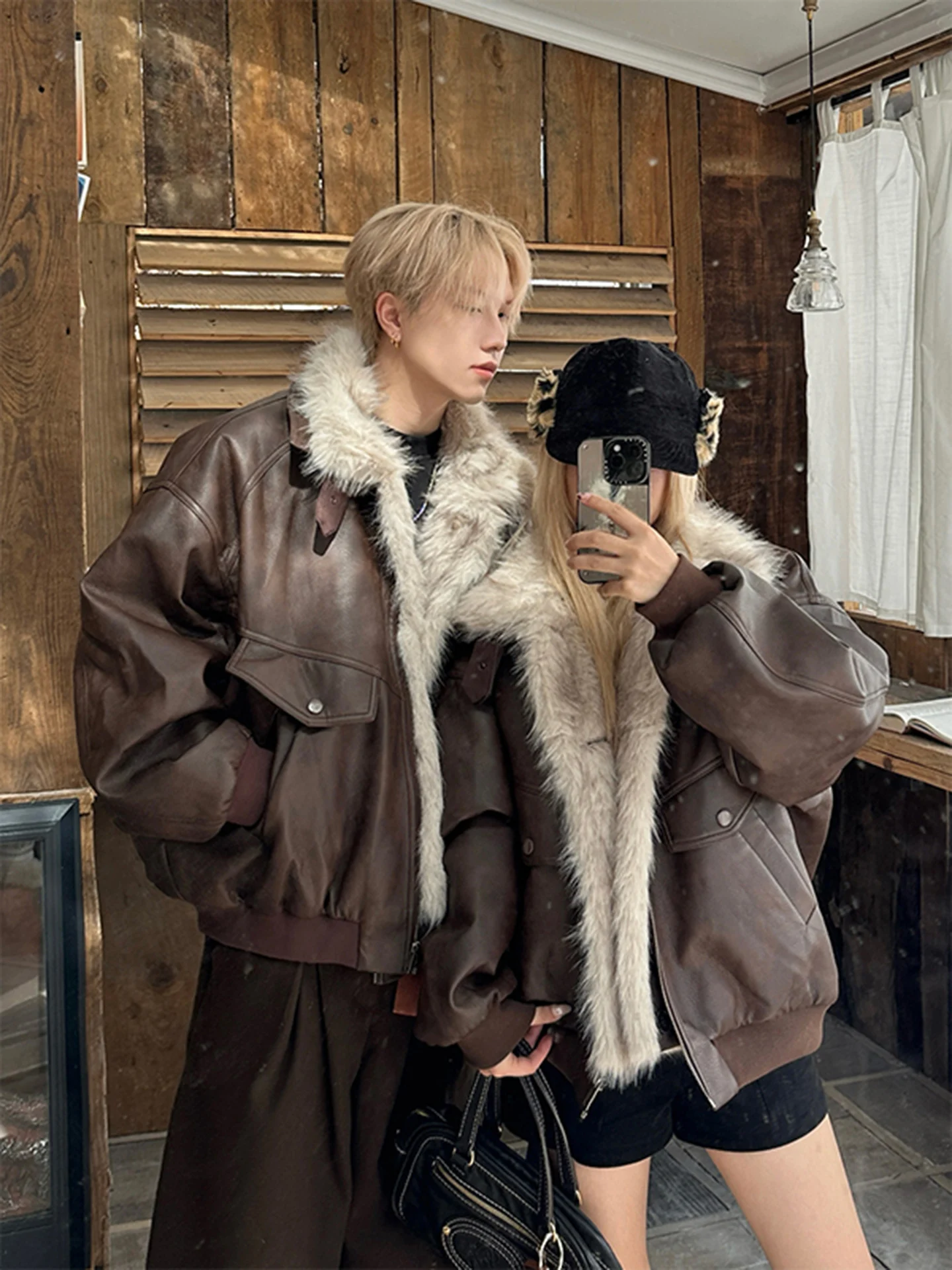 Мужская зимняя утепленная хлопковая куртка с воротником из кожи личи, в американском ретро-стиле, с длинными рукавами, модель Mount Tai Eagle
Мужская зимняя утепленная хлопковая куртка с воротником из кожи личи, в американском ретро-стиле, с длинными рукавами, модель Mount Tai Eagle