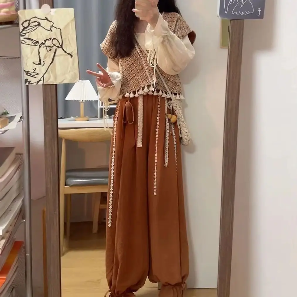 Three-Piece Set Small Fragrant Tassel Vest + Flower Bud Bloomers + Lace-Up Bottoming Shirt Women Autumn New High-End Suit
Three-Piece Set Small Fragrant Tassel Vest + Flower Bud Bloomers + Lace-Up Bottoming Shirt Women Autumn New High-End Suit