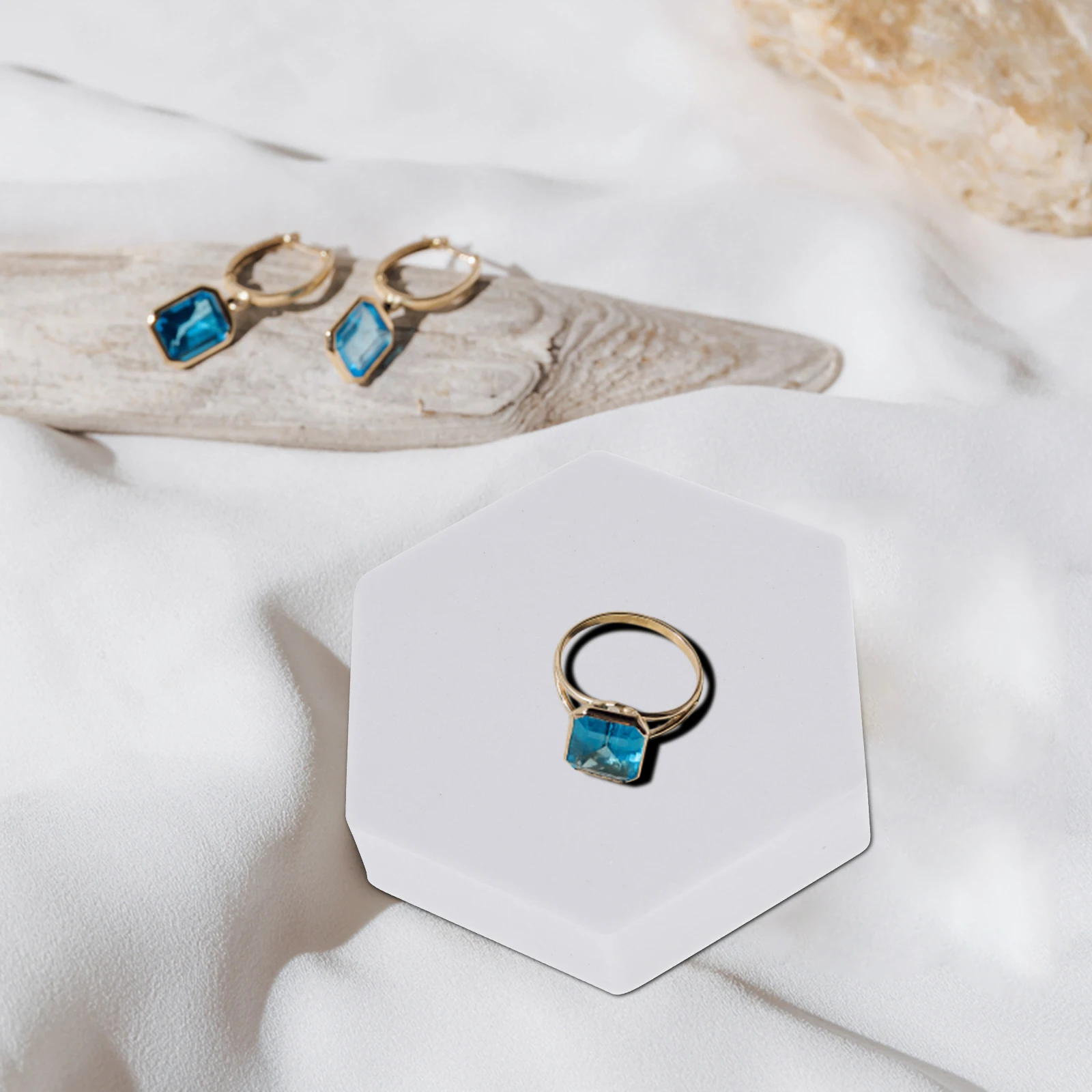4Pcs Stylish Geometric Cube Photo Props For Jewelry and Cosmetics Photography Decoration
4Pcs Stylish Geometric Cube Photo Props For Jewelry and Cosmetics Photography Decoration