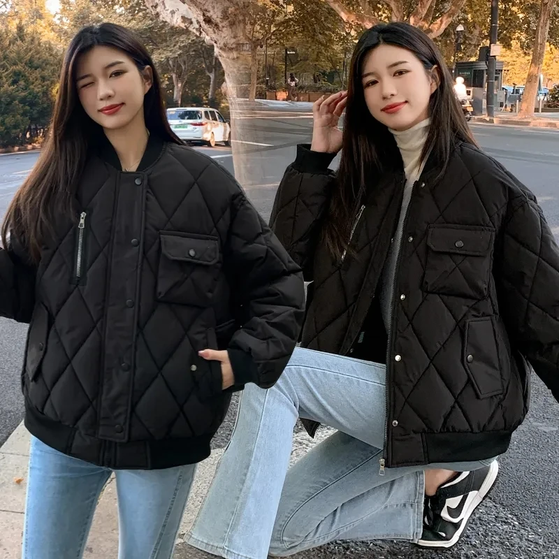 Diamond Grid Down Cotton Baseball Jacket Women 2023 Winter New Short Loose Thick Padded Coat Female Fashion All-match Parkas
Diamond Grid Down Cotton Baseball Jacket Women 2023 Winter New Short Loose Thick Padded Coat Female Fashion All-match Parkas