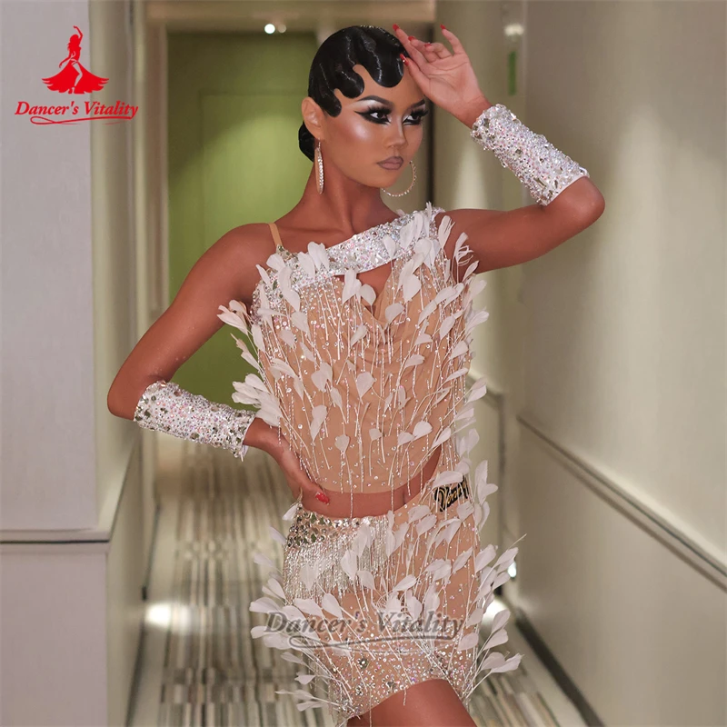 Teenagers Latin Dance White Feather Wrapped Hips Dresses Customized Adult Chacha Jive Sexy Perform Clothing Dancer's Vitality
Teenagers Latin Dance White Feather Wrapped Hips Dresses Customized Adult Chacha Jive Sexy Perform Clothing Dancer's Vitality