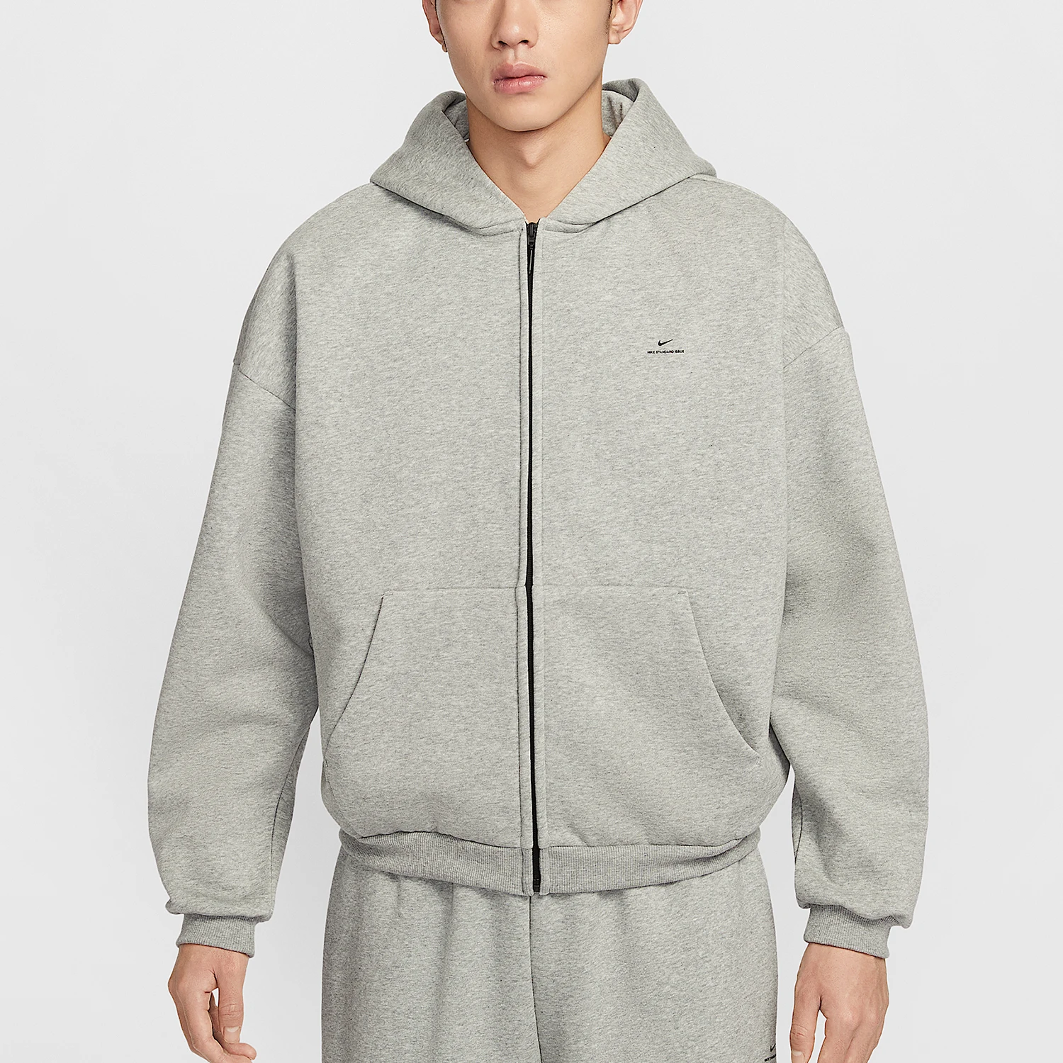 Оригинальная мужская баскетбольная куртка Nike с капюшоном и принтом для зимы IO3690-063
Оригинальная мужская баскетбольная куртка Nike с капюшоном и принтом для зимы IO3690-063