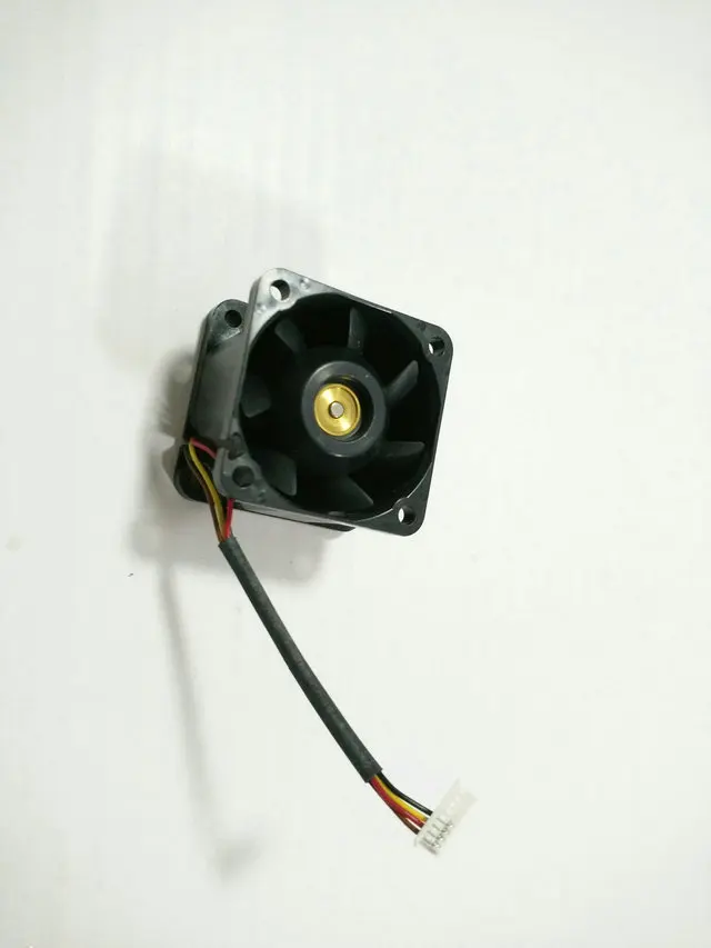 Новый оригинальный вентилятор охлаждения 9GV0412P3J071 12V 0.60A 40*40*28MM 4CM
Новый оригинальный вентилятор охлаждения 9GV0412P3J071 12V 0.60A 40*40*28MM 4CM