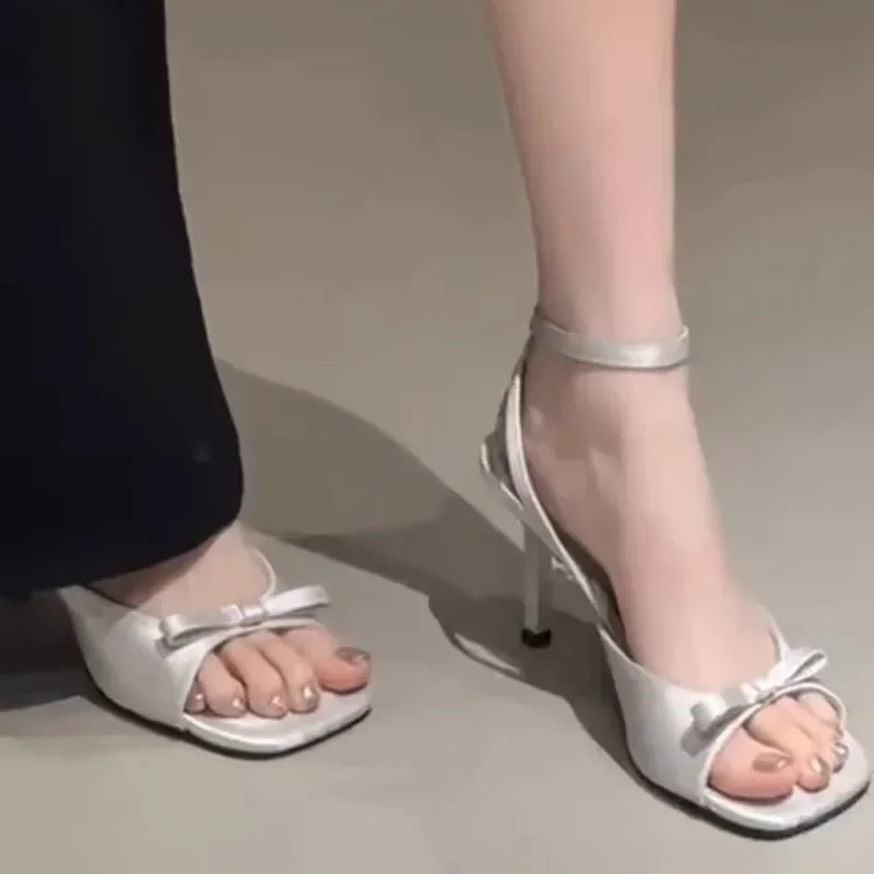 Female Shoes 2024 Plus Size Buckle Strap Women's Sandals Fashion Party Sandals Women Bow Tie Square Toe Thin Heel Shoes Women
Female Shoes 2024 Plus Size Buckle Strap Women's Sandals Fashion Party Sandals Women Bow Tie Square Toe Thin Heel Shoes Women