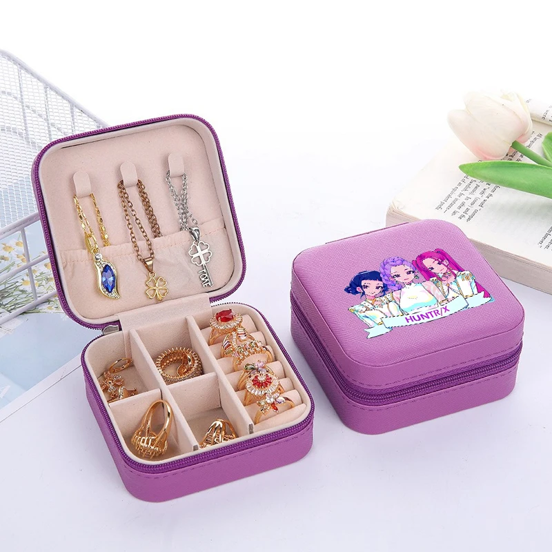 K-pop Demon Hunters Portable Mini Jewelry Storage Box fashion Leather Storage Earrings Necklace Ring Jewelry Organizer Display
K-pop Demon Hunters Portable Mini Jewelry Storage Box fashion Leather Storage Earrings Necklace Ring Jewelry Organizer Display