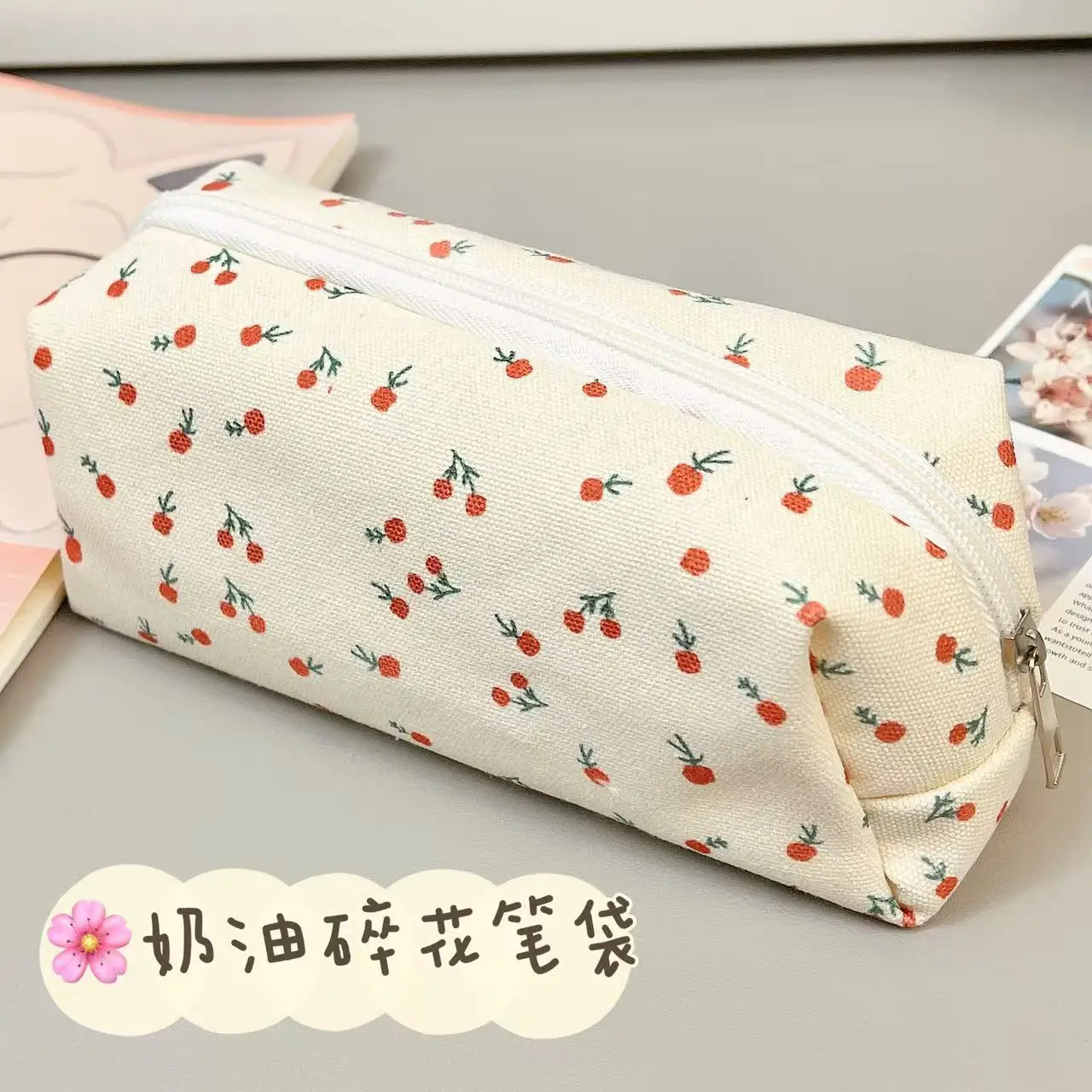 Школьный пенал с цветочным принтом, сумка для ручек INS, большая вместительная сумка для хранения, многофункциональная сумка-держатель для канцелярских принадлежностей, пенал для девочек
Школьный пенал с цветочным принтом, сумка для ручек INS, большая вместительная сумка для хранения, многофункциональная сумка-держатель для канцелярских принадлежностей, пенал для девочек