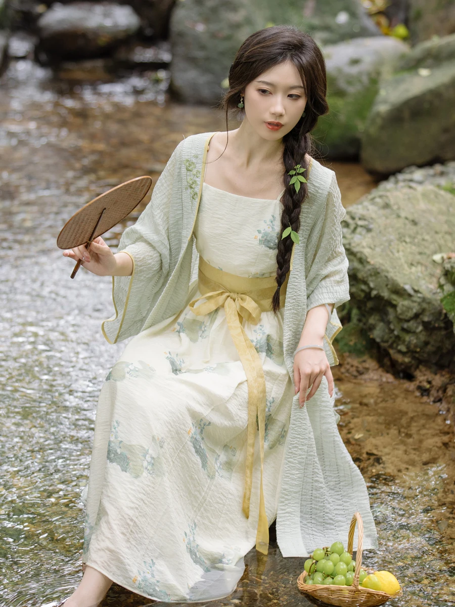 Комплект из двух предметов Chuan Dai Time Summer Fre Zen Sle Song Dynas Han Su: жилет с воротником и бретелями, юбка
Комплект из двух предметов Chuan Dai Time Summer Fre Zen Sle Song Dynas Han Su: жилет с воротником и бретелями, юбка