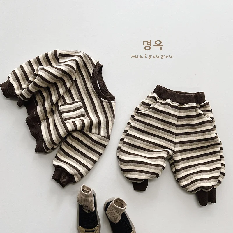 Childrens Top Korean Childrens Striped Velvet 2024 Winter Boys and Girls Baby Korean Forest Retro Warm and Velvet Top Trendy
Childrens Top Korean Childrens Striped Velvet 2024 Winter Boys and Girls Baby Korean Forest Retro Warm and Velvet Top Trendy