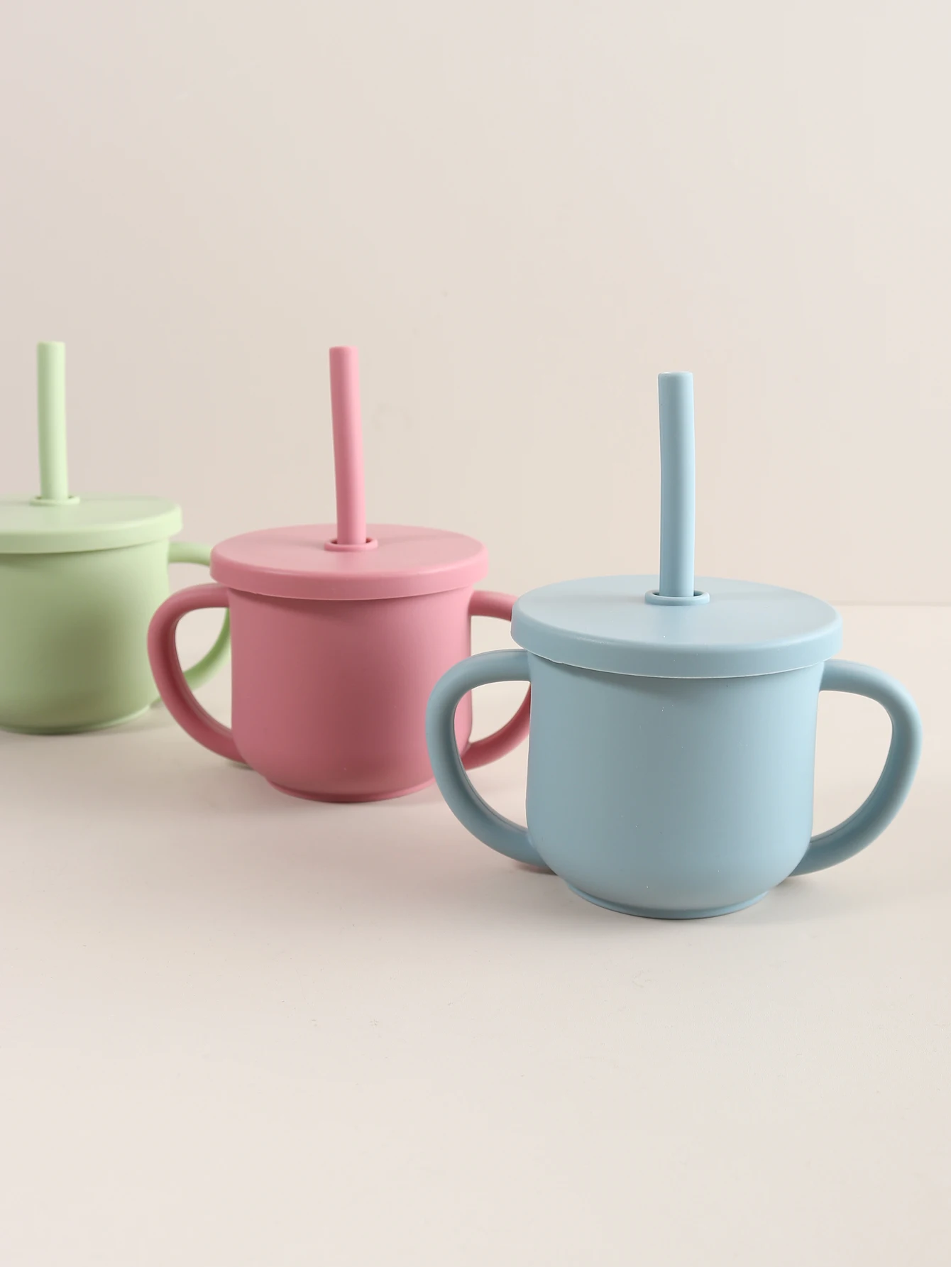 silicone sippy cup for baby toddler soft training cup food grade with handle straw cup new
silicone sippy cup for baby toddler soft training cup food grade with handle straw cup new