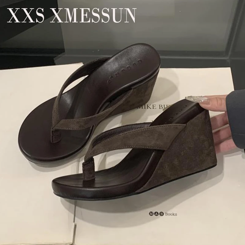XXS XMESSUN 2026 Новые женские шлепанцы на платформе с леопардовым принтом, модные тапочки на толстой подошве, высокие каблуки, флип-флопы
XXS XMESSUN 2026 Новые женские шлепанцы на платформе с леопардовым принтом, модные тапочки на толстой подошве, высокие каблуки, флип-флопы