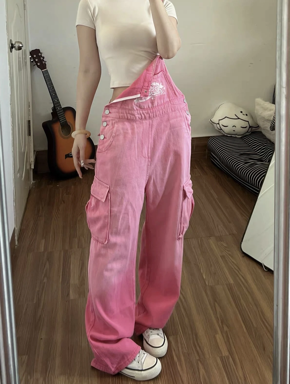 2026 Spring/summer New Women's Denim Jumpsuit Loose Casual Pink Overalls
2026 Spring/summer New Women's Denim Jumpsuit Loose Casual Pink Overalls
