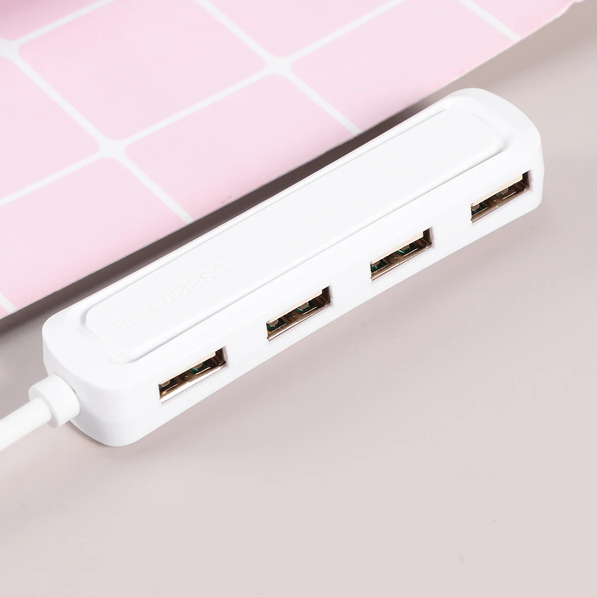 Type- Otg Type-C To 4 Usb 2.0 Converter Usb-C To 4 Usb Hub White Durable Heat Dissipation High Performance Extension Dock
Type- Otg Type-C To 4 Usb 2.0 Converter Usb-C To 4 Usb Hub White Durable Heat Dissipation High Performance Extension Dock