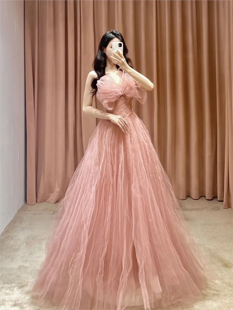 A new romantic birthday dress in light luxury and youthful design featuring misty pink art examination style
A new romantic birthday dress in light luxury and youthful design featuring misty pink art examination style