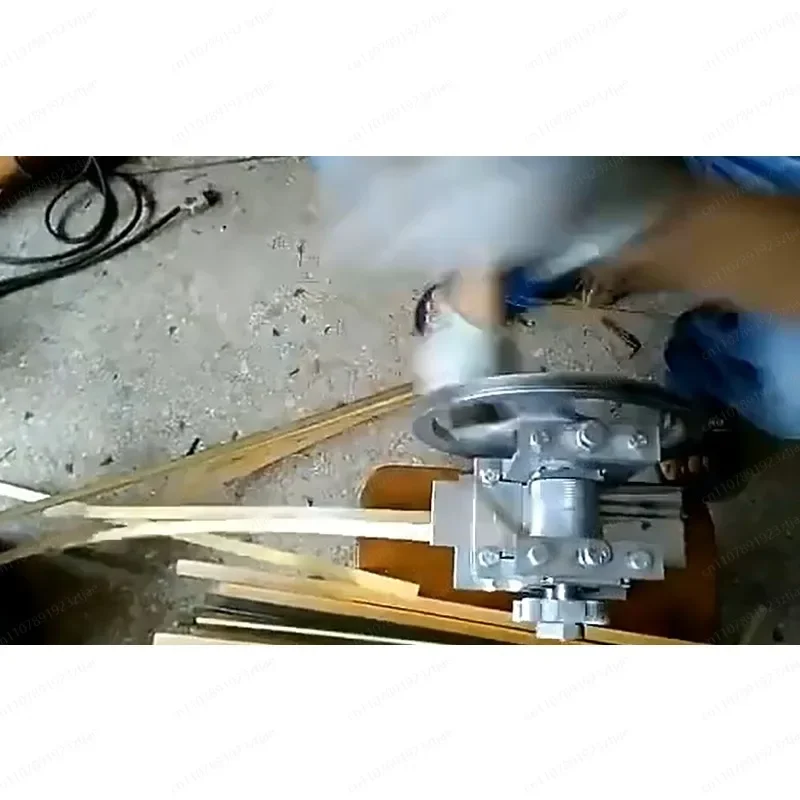 DIY Manual Bamboo Strip Maker, Hand-Cranking Chip Separator Opener Tool for Bamboo Weaving Processing
DIY Manual Bamboo Strip Maker, Hand-Cranking Chip Separator Opener Tool for Bamboo Weaving Processing