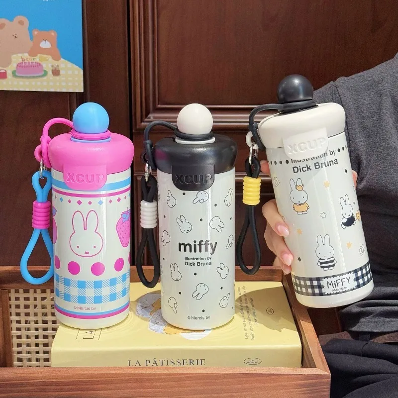 Изолированная чашка из нержавеющей стали с рисунком Miffy Rabbit, студенческая портативная соломенная чашка Kawaii High Beauty, детский праздничный подарок
Изолированная чашка из нержавеющей стали с рисунком Miffy Rabbit, студенческая портативная соломенная чашка Kawaii High Beauty, детский праздничный подарок