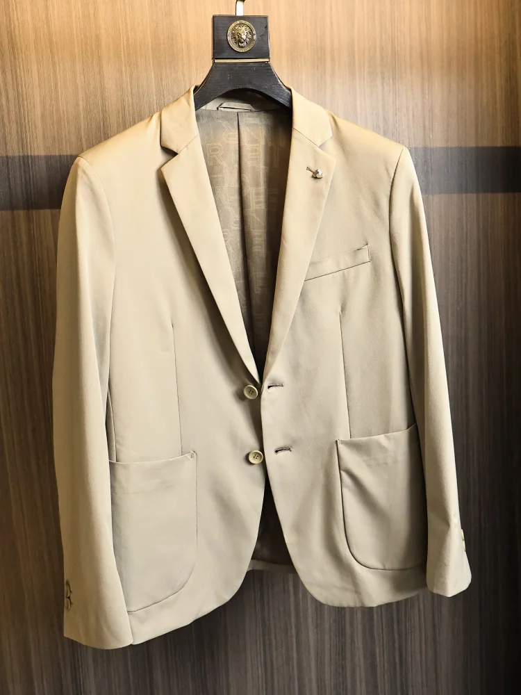 Elegant Business Casual Men's Suit Smooth Soft Spring Fashion Standard Fit Breathable Nylon Rayon Polyester Long Sleeve Singl...
Elegant Business Casual Men's Suit Smooth Soft Spring Fashion Standard Fit Breathable Nylon Rayon Polyester Long Sleeve Singl...