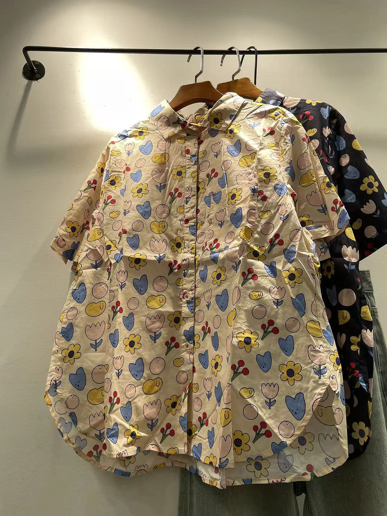 Summer Women's Fashionable Pure Cotton Floral Print Loose Short Sleeve Shirt Turn-down Collar Versatile Single Button Casual ...
Summer Women's Fashionable Pure Cotton Floral Print Loose Short Sleeve Shirt Turn-down Collar Versatile Single Button Casual ...