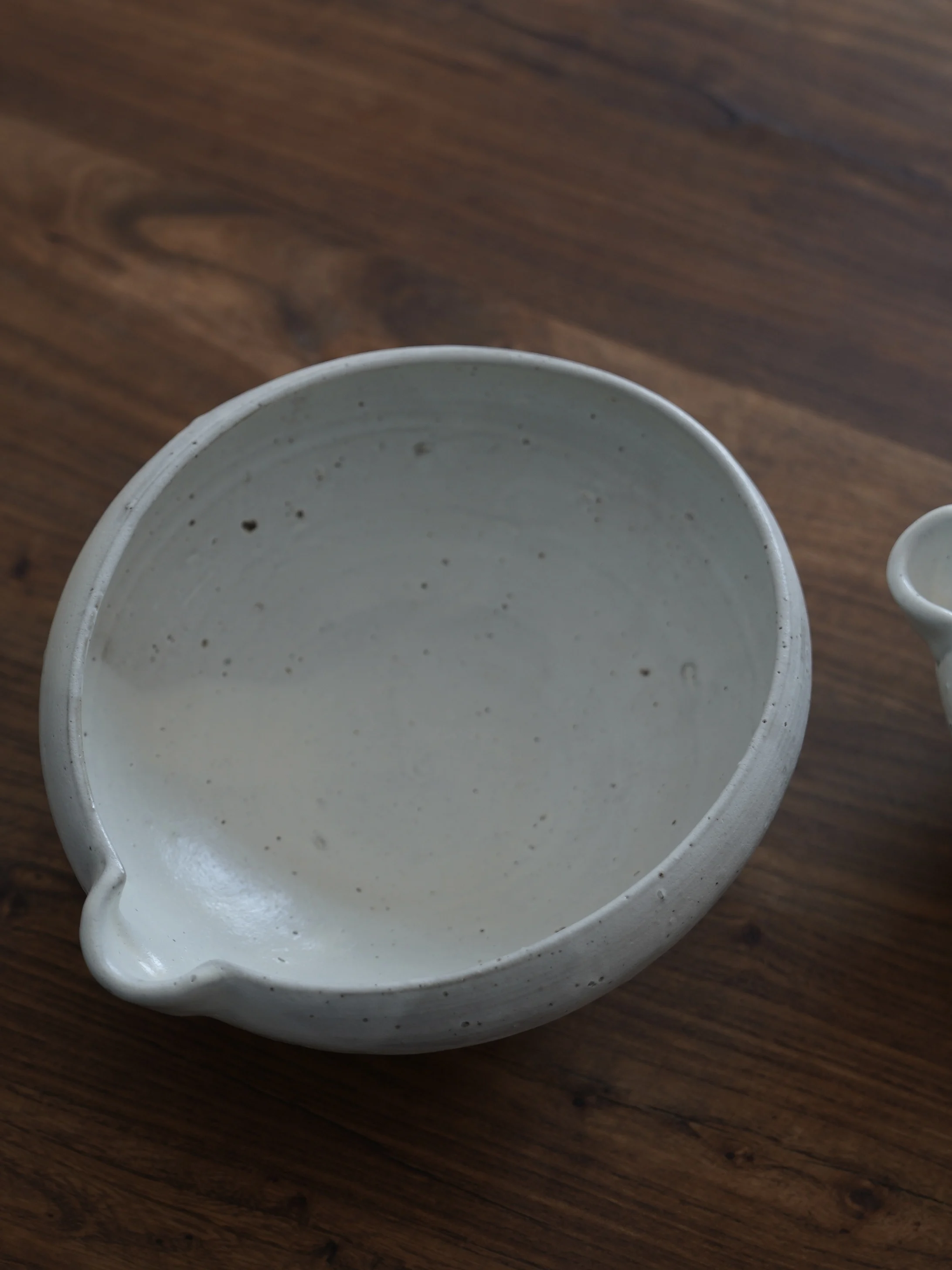 Amu Handmade Large Mouth Bowl Matcha Bowl Soup Bowl with Handle Handmade Ceramic Bowl Irregular Pattern Japanese Style
Amu Handmade Large Mouth Bowl Matcha Bowl Soup Bowl with Handle Handmade Ceramic Bowl Irregular Pattern Japanese Style