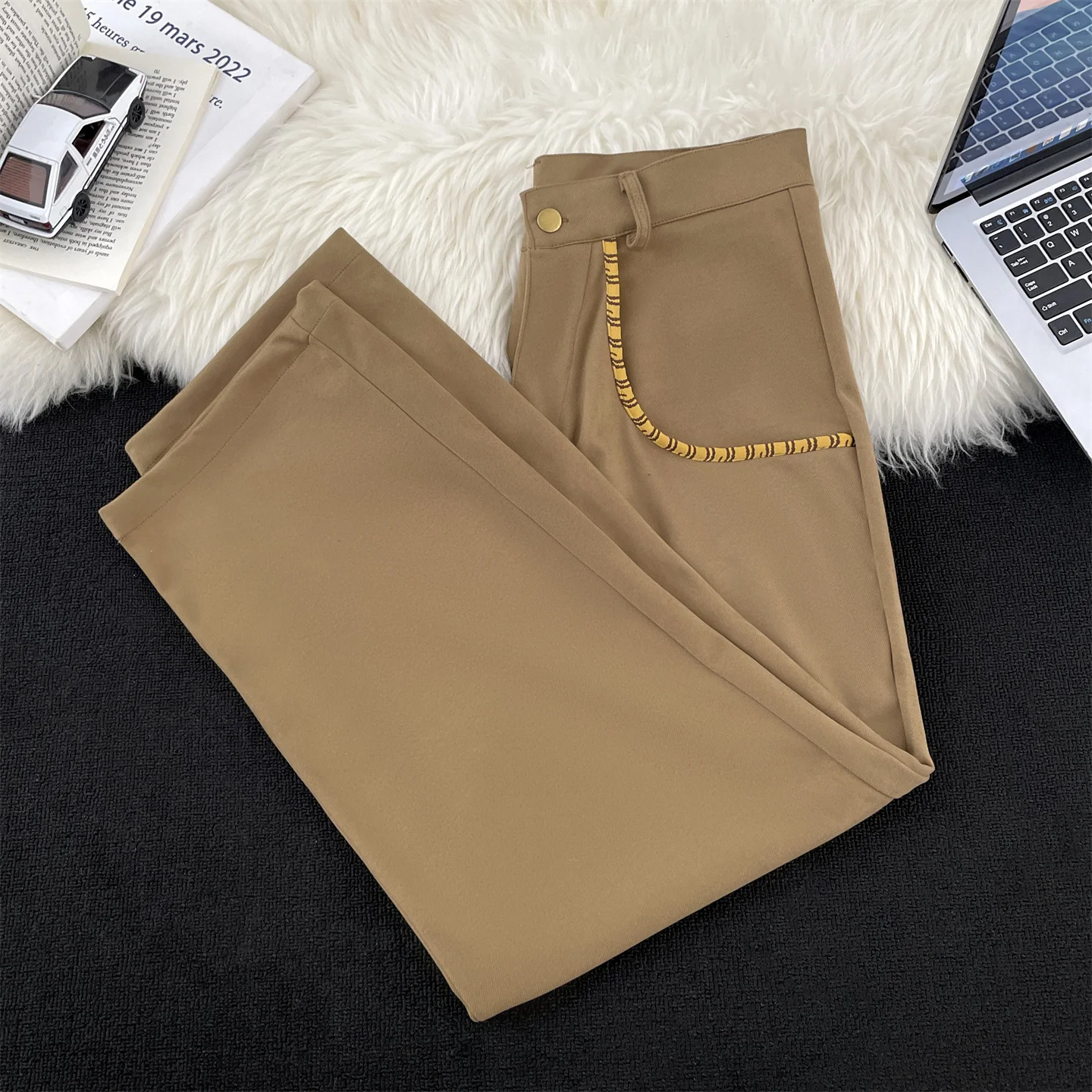 Brown Loose Men's Casual Pants Tiger Pattern Weave Belt Autumn Winter Straight Leg Micro Flared Suit Wide Leg Pants
Brown Loose Men's Casual Pants Tiger Pattern Weave Belt Autumn Winter Straight Leg Micro Flared Suit Wide Leg Pants