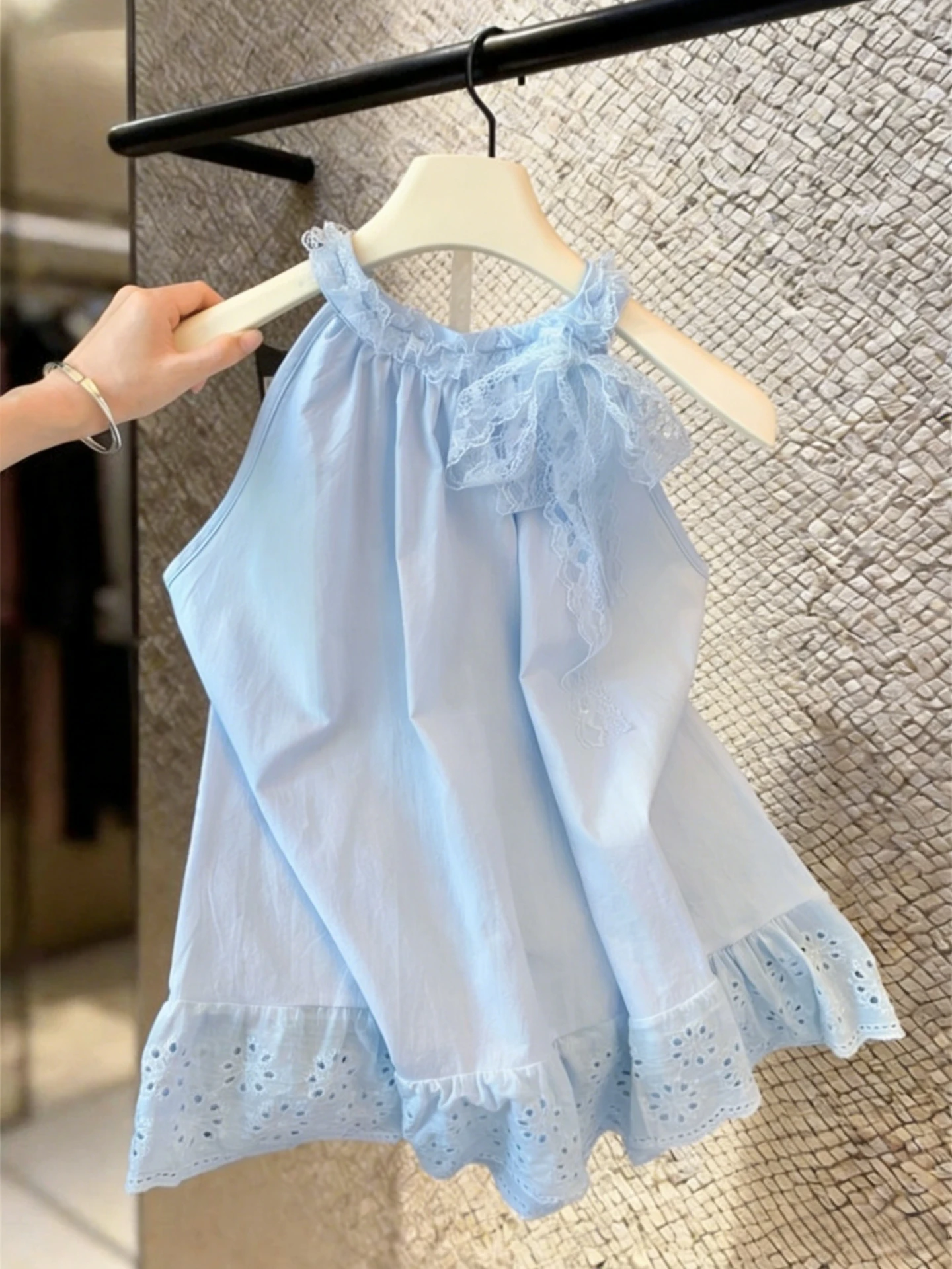 Elegant Lace Belted Sleeveless Shirt Women's Summer 2026 New Style Hollow out Trim Slimming Top round Neck Polyester Fiber
Elegant Lace Belted Sleeveless Shirt Women's Summer 2026 New Style Hollow out Trim Slimming Top round Neck Polyester Fiber