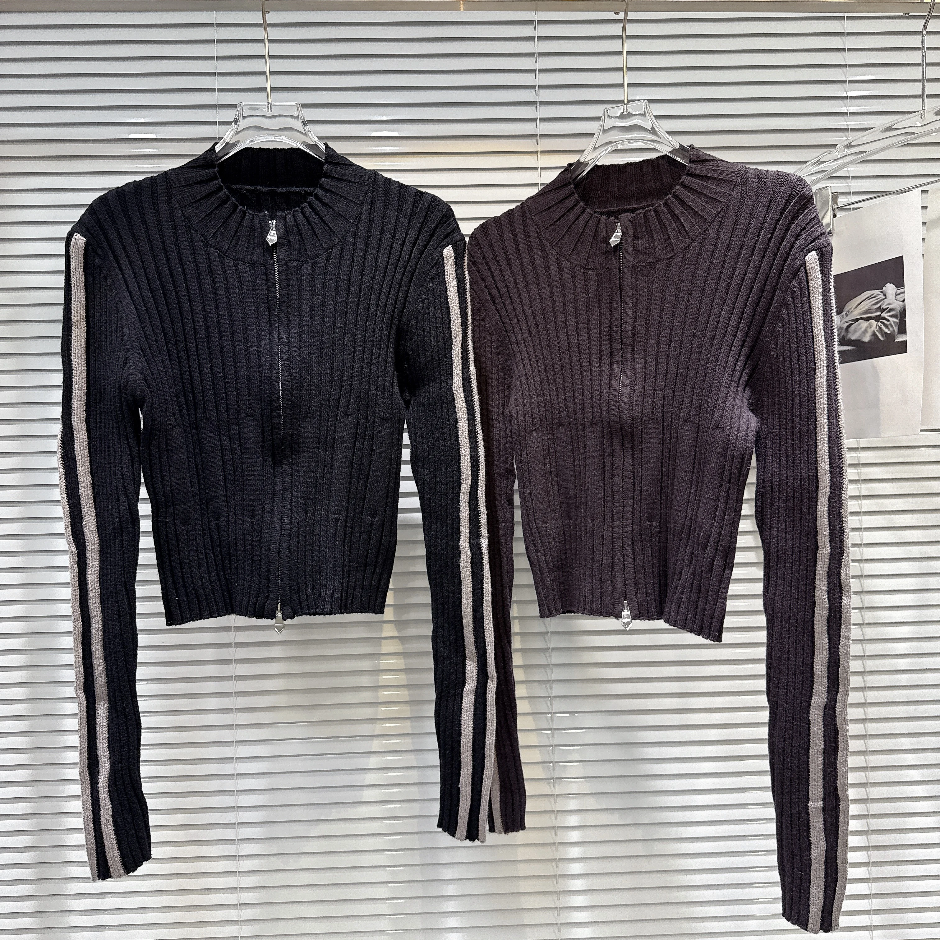 2025 Autumn Sweet Cool Girl Jacquard Stripe Sleeve Zip Knit Cardigan Women
2025 Autumn Sweet Cool Girl Jacquard Stripe Sleeve Zip Knit Cardigan Women