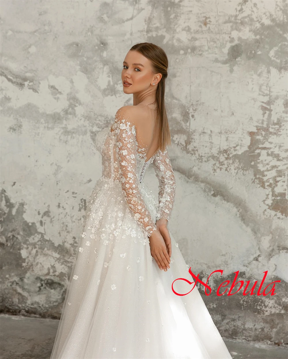 Customized Elegant Organza Wedding Dress Exquisite Strapless Long Sleeves Chapel Train Appliques and Sequined Bridal Gowns
Customized Elegant Organza Wedding Dress Exquisite Strapless Long Sleeves Chapel Train Appliques and Sequined Bridal Gowns